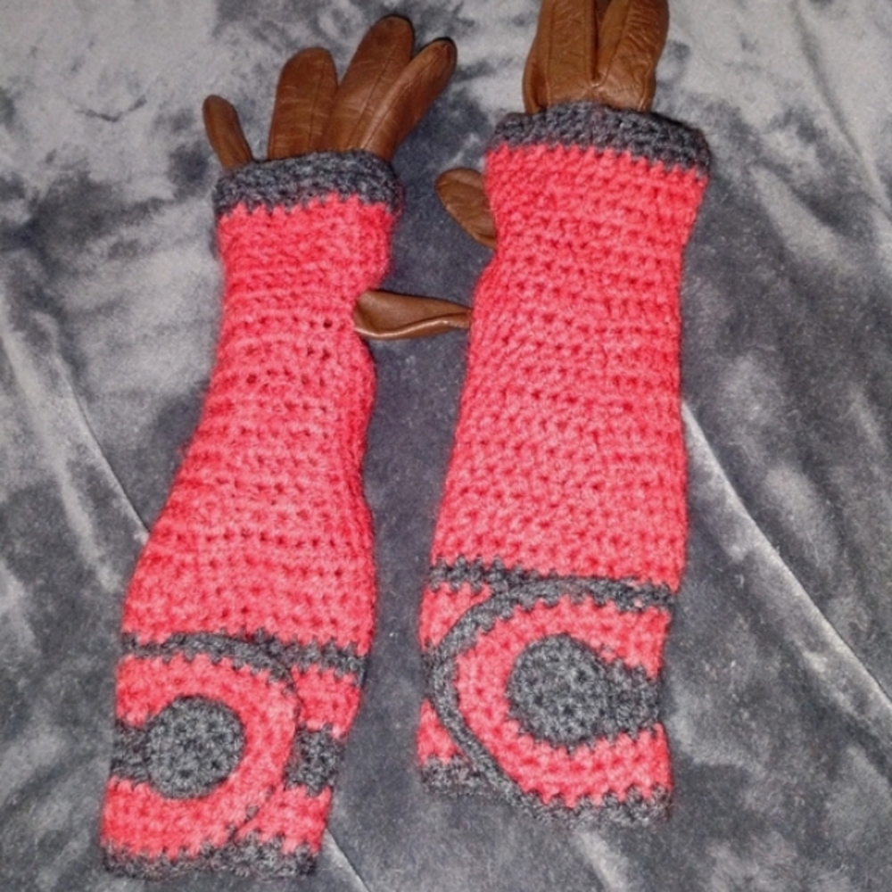 Crochet Fingerless Gloves with Button Closure NEW